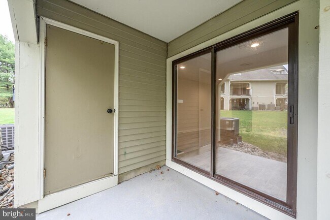 Building Photo - 17 Chelmsford Ct