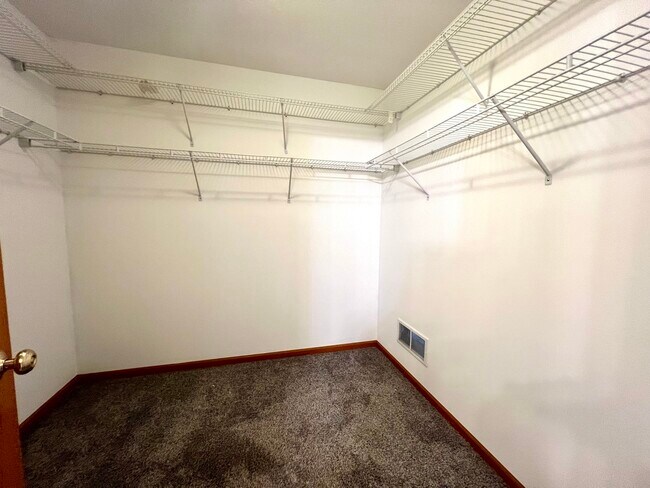 Building Photo - 1172 Rose Dr