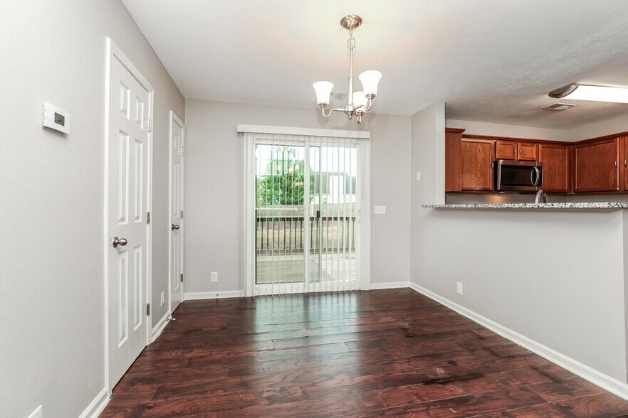 Building Photo - 122 Mary Joe Martin Dr