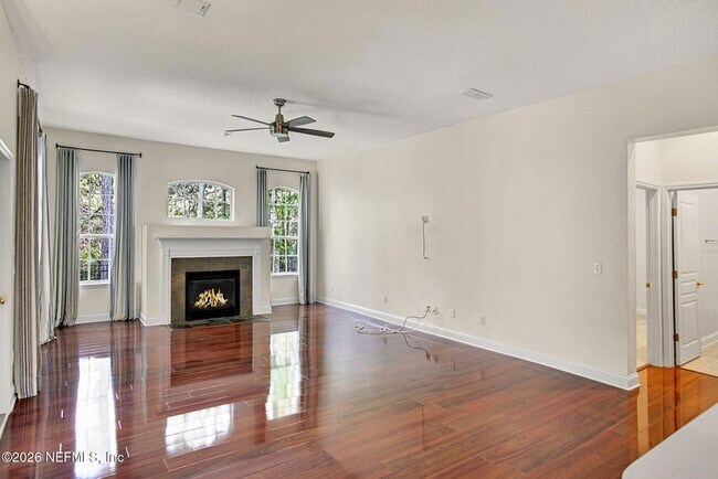 Building Photo - 1837 Forest Glen Way