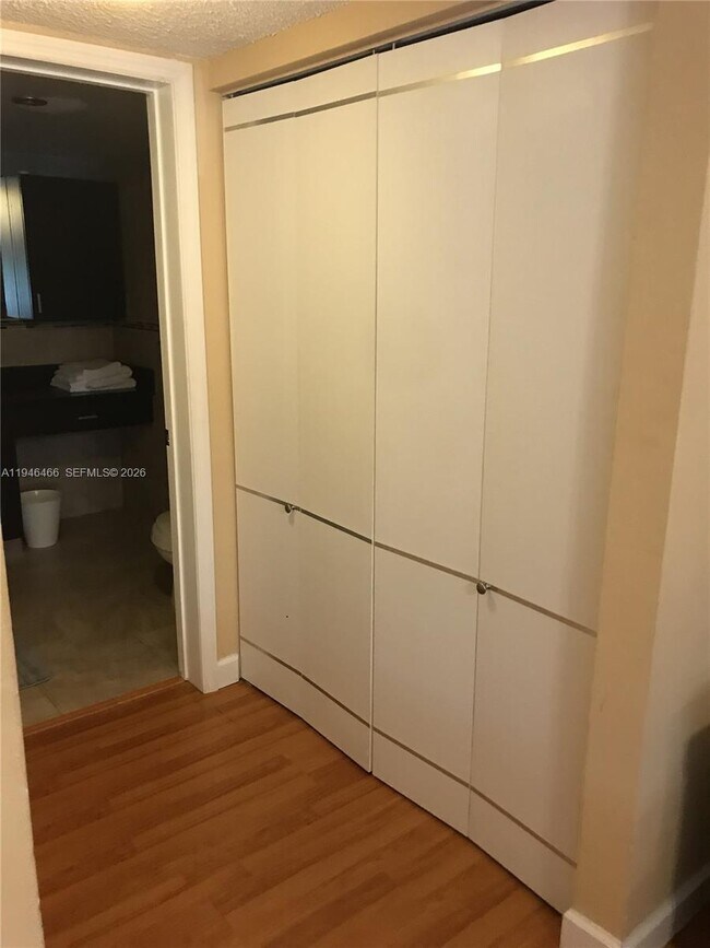 Building Photo - 4652 NW 97th Pl