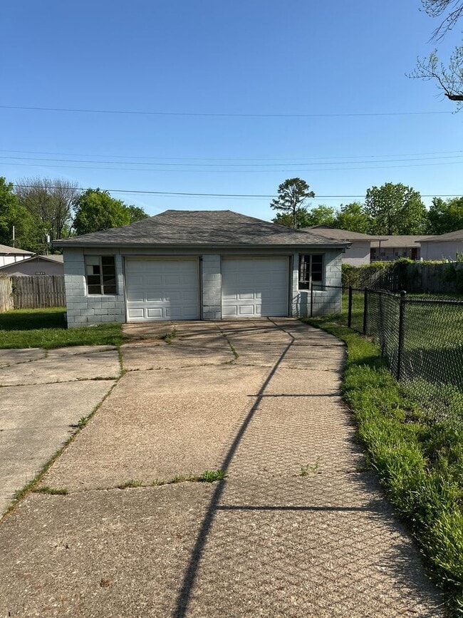 Building Photo - 3815 Free Ferry Ln