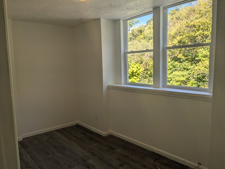 Building Photo - 227 Renner St