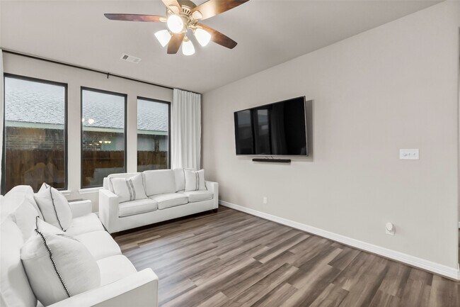 Building Photo - 31418 Whitcombe Summit Wy