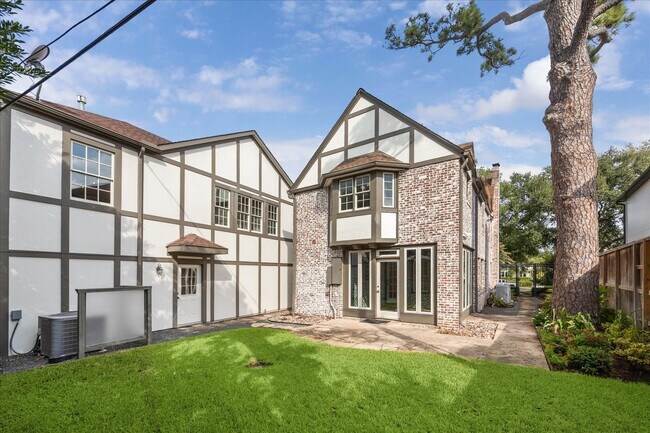 Building Photo - 2117 Chilton Rd