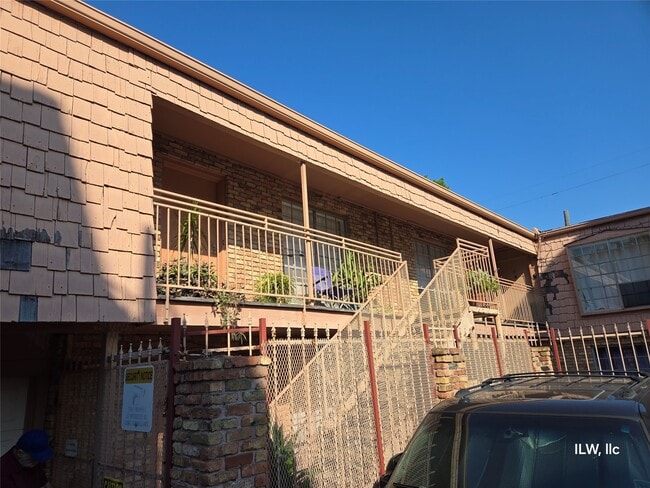 Building Photo - 812 Marshall St