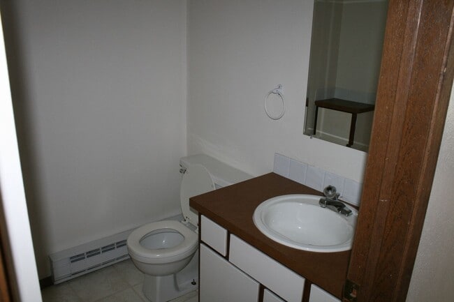 Building Photo - 2702 E 31st Ave