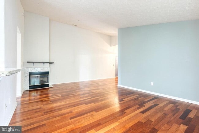 Building Photo - 2440 Blue Spring Ct