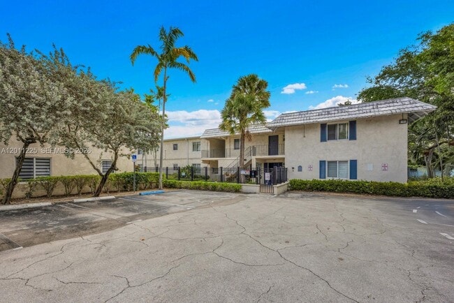 Building Photo - 8607 SW 68th Ct
