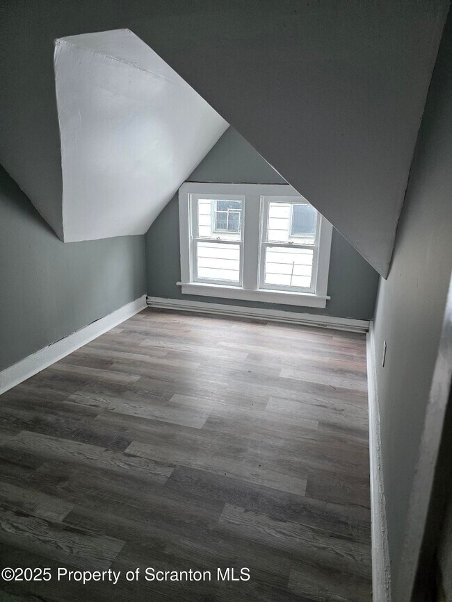 Building Photo - 1217 Vine St