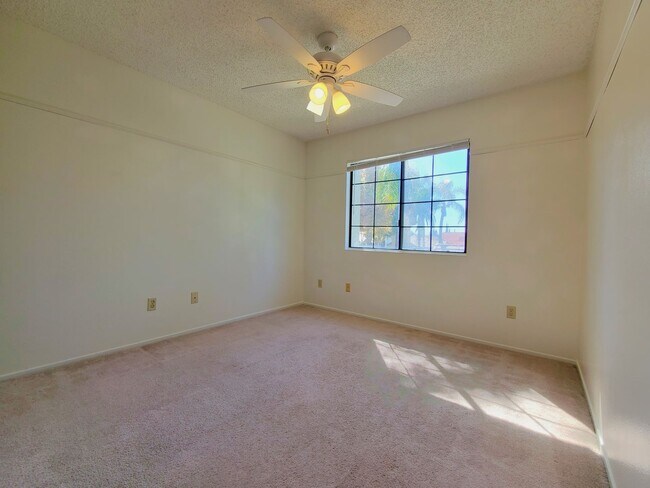Building Photo - 10844 Pepper Way