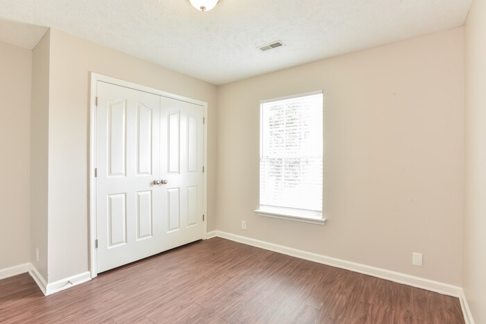 Building Photo - 956 Tom Hailey Blvd