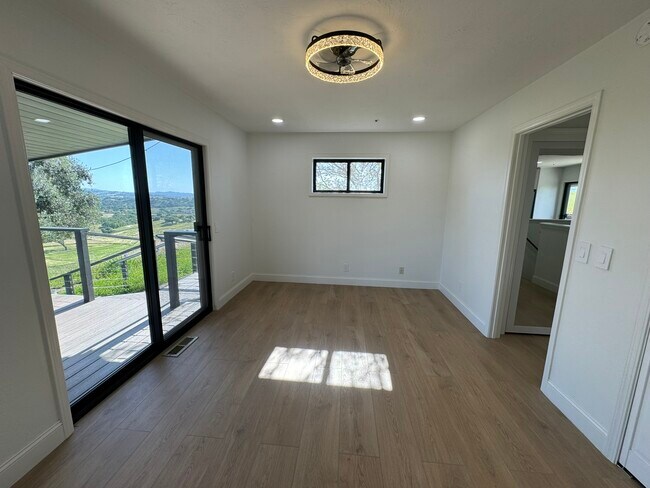 Building Photo - 5430 Sunny Ridge Pl