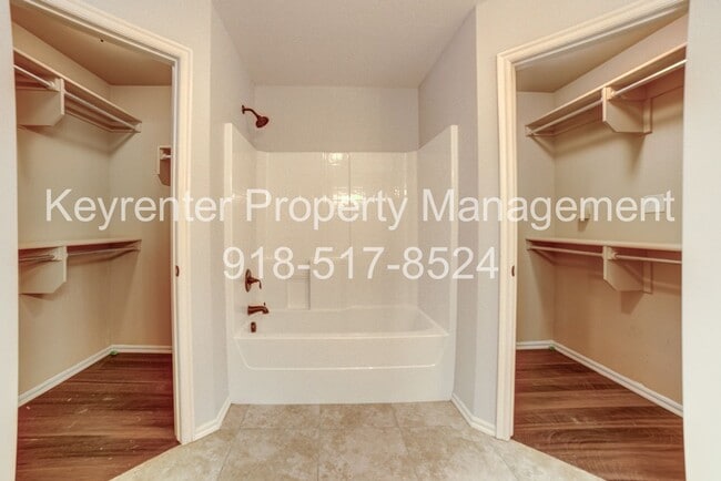 Building Photo - 3 Bed | Bath in Broken Arrow!