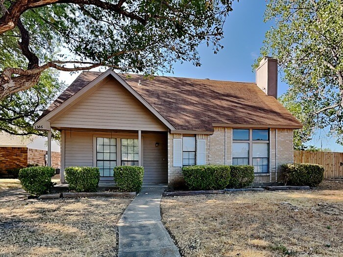 Primary Photo - 1386 Southridge Dr