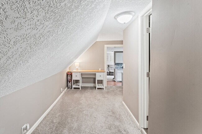 Building Photo - Furnished, short-term rental just blocks from KU Med available now!