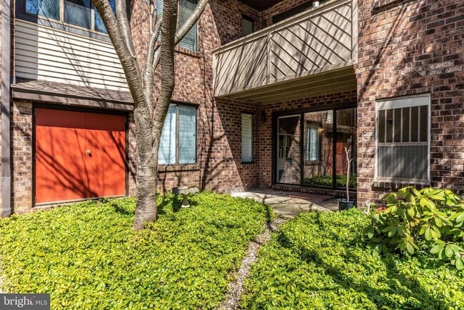 Building Photo - 703 Mountainview Dr