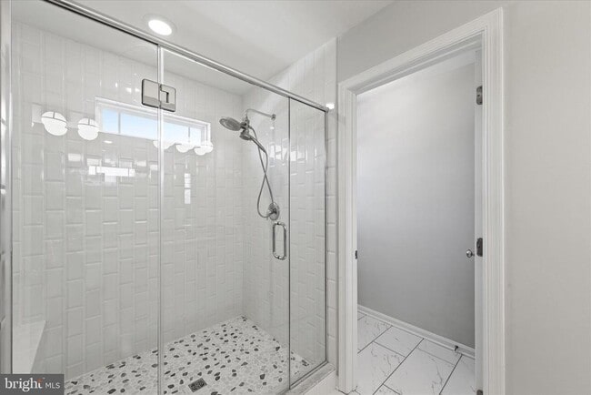 Building Photo - 5559 Trafalgar Cir