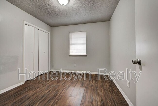 Building Photo - 605 W Clarke St