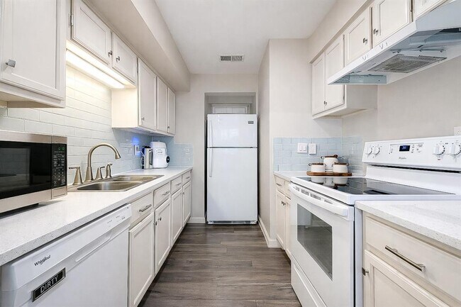 Building Photo - 4159 Steck Ave