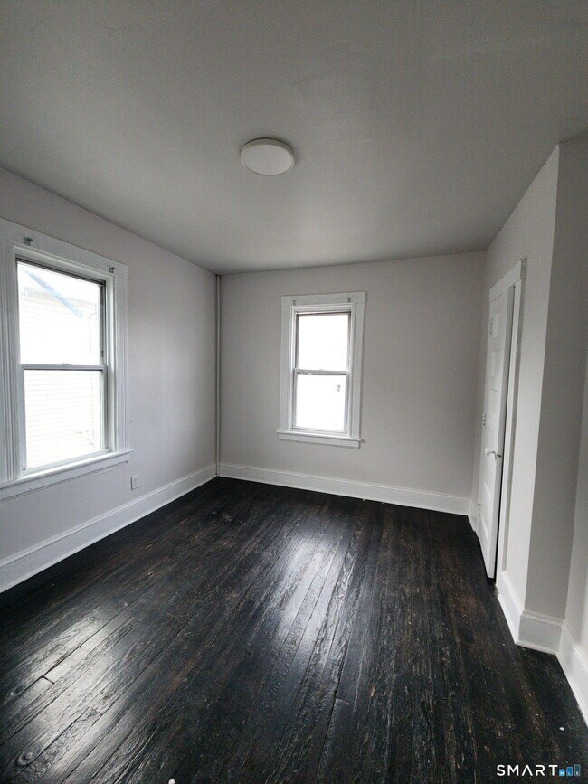 Building Photo - 93 Baldwin St