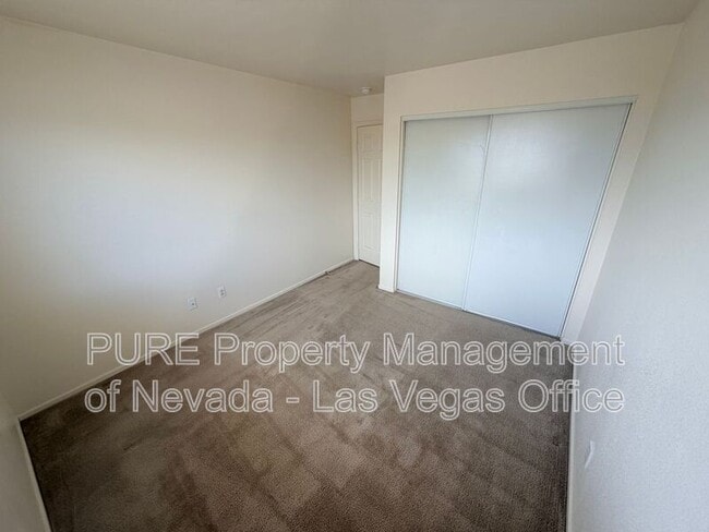 Building Photo - 925 Lexington Cross Dr