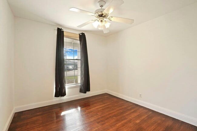 Building Photo - 451 Marengo Ave