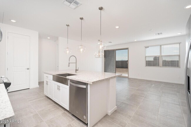 Building Photo - 17305 W Sanna St