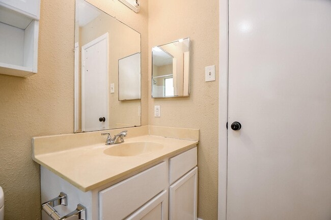 Building Photo - 12655 Mill Wheel Ln