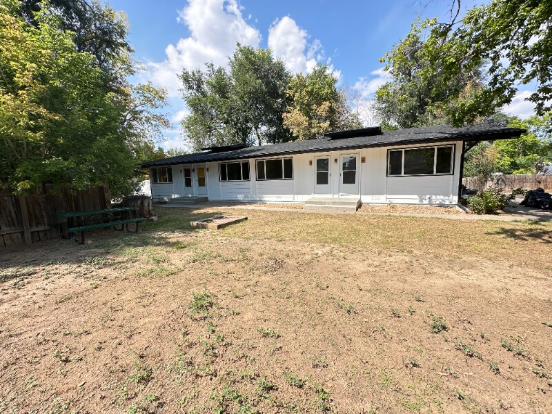 Building Photo - 1216 Maple St