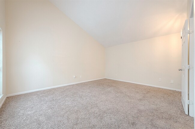 Building Photo - 15910 Tumbling Rapids Dr