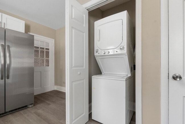 Building Photo - 804 Townsend Ave