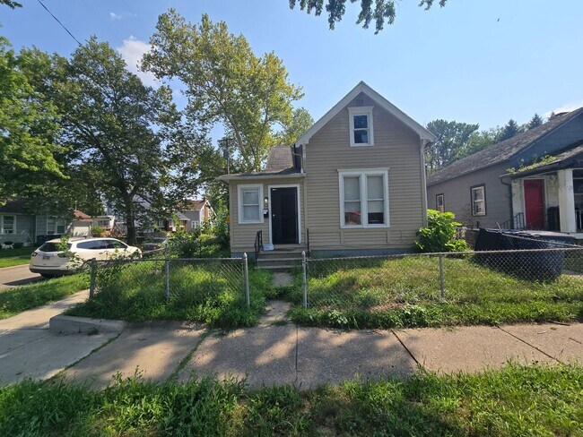Primary Photo - 3 Bedroom House