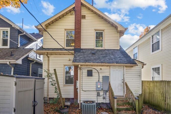 Building Photo - 710 W 31st St