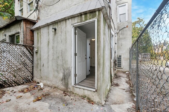 Building Photo - 3 Bedroom House North Philly- Newly Renovated