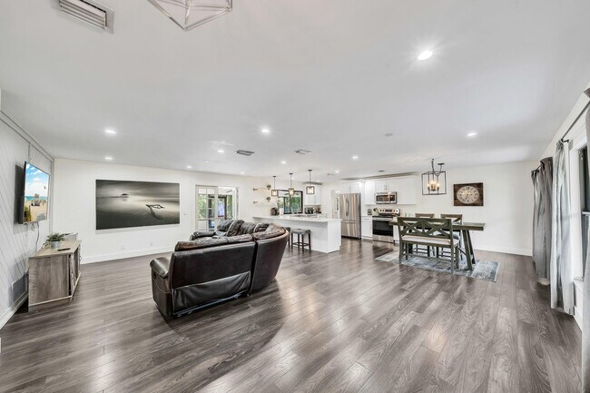 Building Photo - 10962 57th Pl S