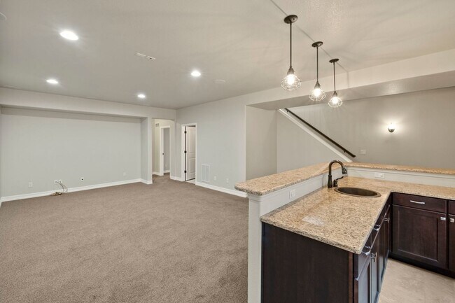 Building Photo - Immaculate & Stunning 4BD Ranch Style in C...