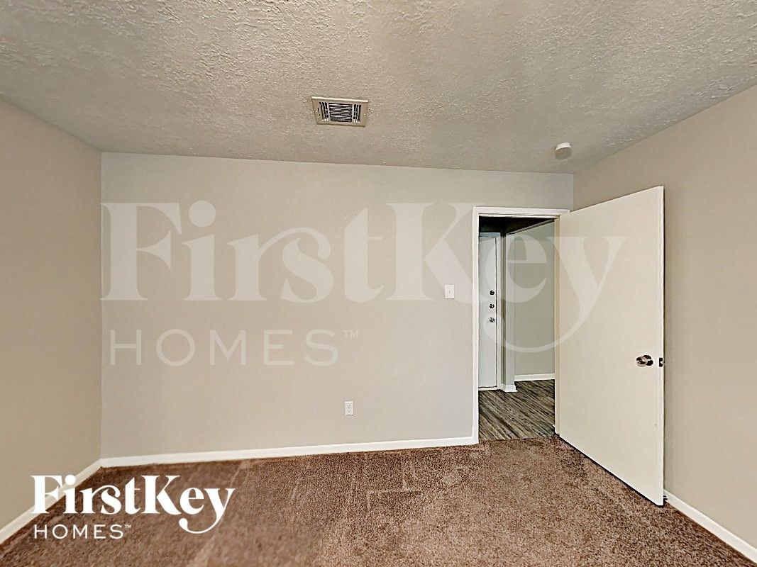 Building Photo - 7123 Foxmar Ln