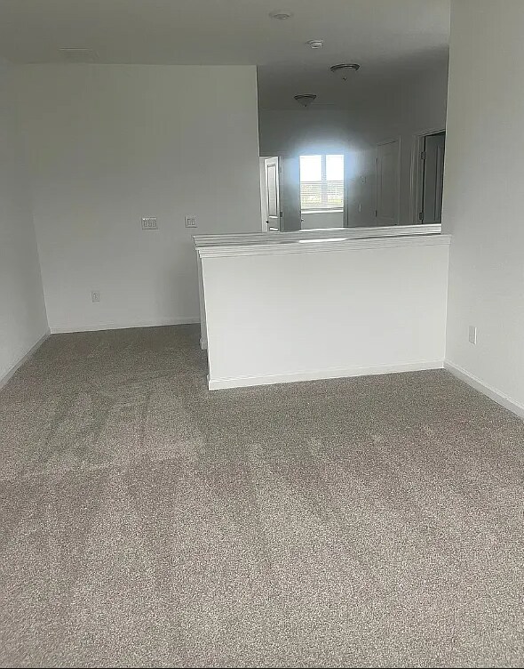 Building Photo - 563 Cherry Elm Dr