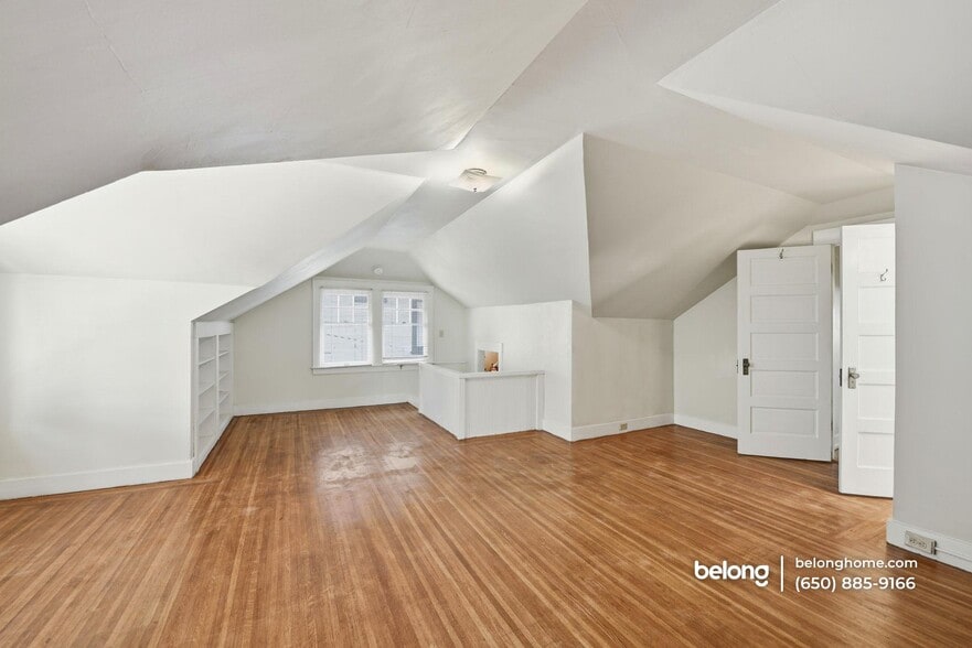 Building Photo - 31 Hardwick Ave