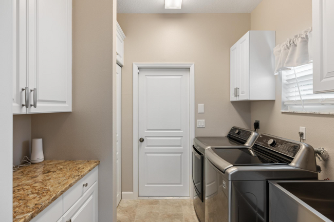 Building Photo - 4360 Iola Dr
