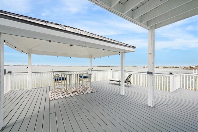 Building Photo - 1322 Outrigger St