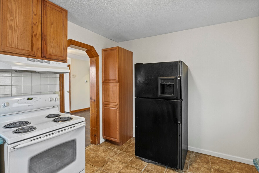 Building Photo - 2219 S Elm St