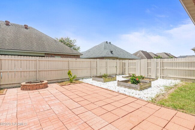 Building Photo - 206 Oak Hill Ln