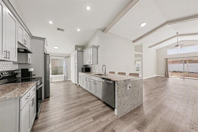 Building Photo - 12524 Midpointe Dr