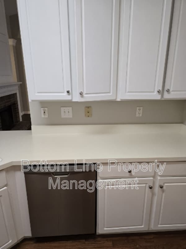 Building Photo - 7803 Harrington Woods Rd