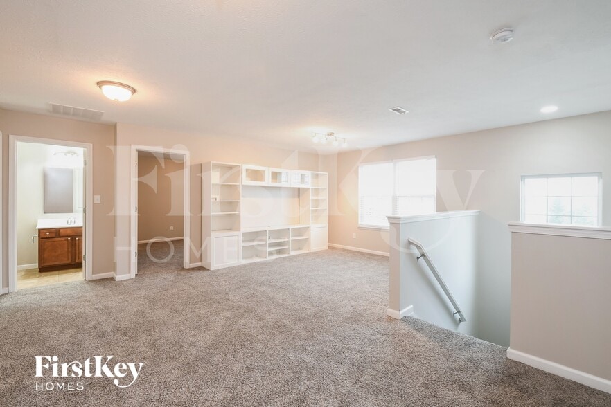 Building Photo - 5874 Crowley Pkwy