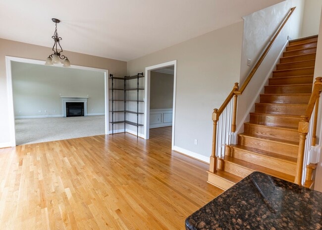 Building Photo - Huge house with vaulted ceilings and fenced in rear yard