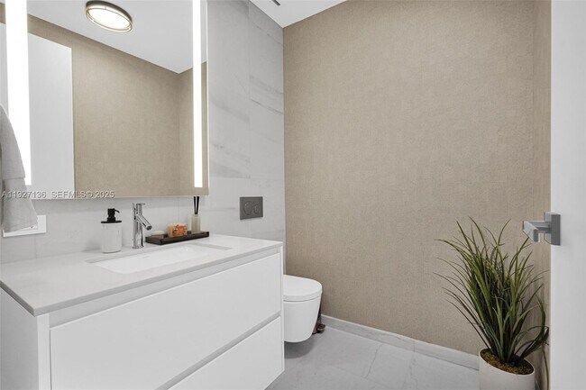 Building Photo - 300 Biscayne Blvd Way