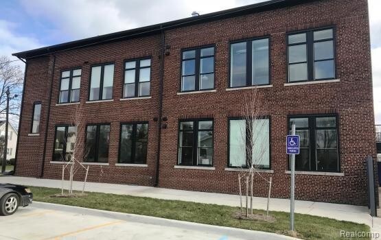 Building Photo - 785 Forest St